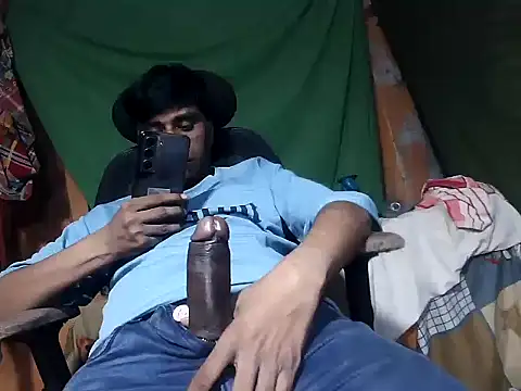 Snapshot of desiboy1101 chatting on November 14, 2025, 1:59 pm desiboy1101 online show from November 14, 2025, 1:59 pm