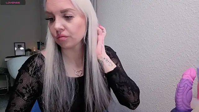 MIA-XXX online show from February 5, 2026, 11:17 am