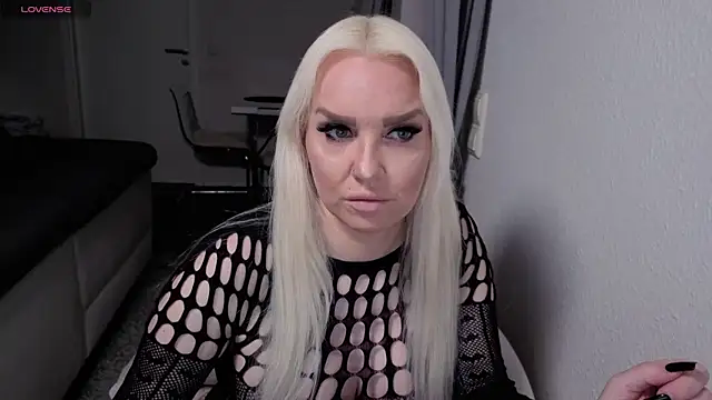 Snapshot of MIA-XXX chatting on June 4, 2026, 1:54 am MIA-XXX online show from June 4, 2026, 1:54 am