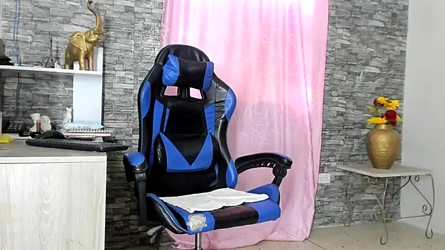 Snapshot of devorah_soto chatting on November 11, 2025, 1:50 pm devorah soto online show from November 11, 2025, 1:50 pm