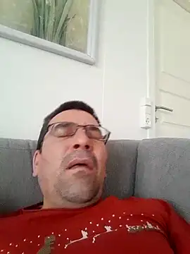 Snapshot of dick81 chatting on April 7, 2026, 10:17 am dick81 online show from April 7, 2026, 10:17 am