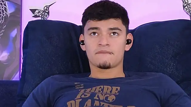 Snapshot of VikoHands chatting on November 12, 2025, 10:08 am VikoHands online show from November 12, 2025, 10:08 am