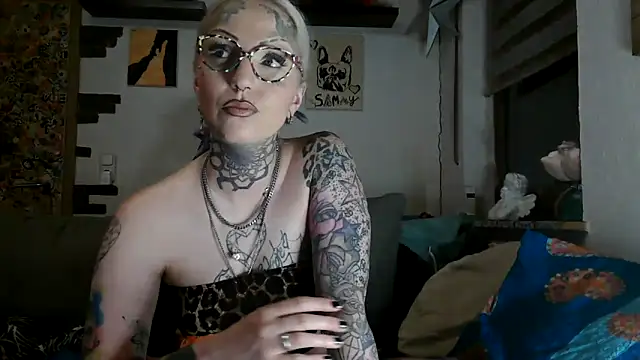 Snapshot of RoxxyInk chatting on May 26, 2026, 12:09 am RoxxyInk online show from May 26, 2026, 12:09 am
