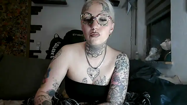 Snapshot of RoxxyInk chatting on April 26, 2026, 11:24 pm RoxxyInk online show from April 26, 2026, 11:24 pm