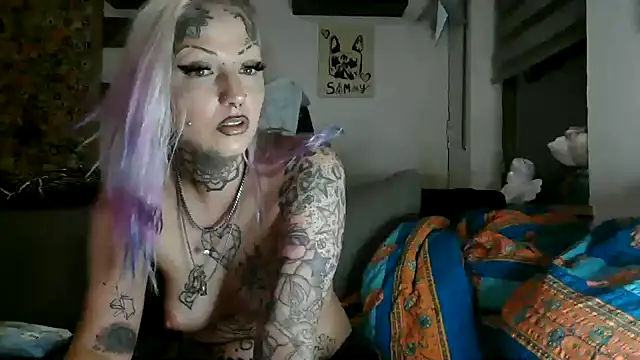 Snapshot of RoxxyInk chatting on May 26, 2026, 11:47 pm RoxxyInk online show from May 26, 2026, 11:47 pm