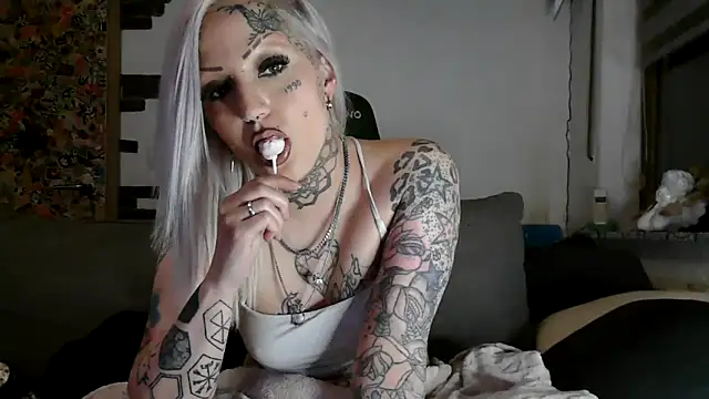 Snapshot of RoxxyInk chatting on April 28, 2026, 10:03 pm RoxxyInk online show from April 28, 2026, 10:03 pm