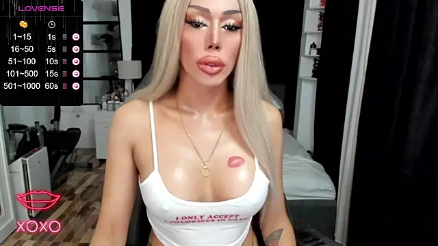 Snapshot of Forever_MissCandace chatting on October 16, 2025, 6:27 pm Forever MissCandace online show from October 16, 2025, 6:27 pm