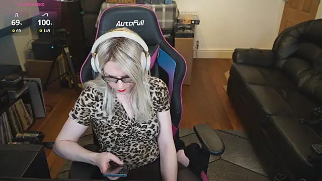 Snapshot of KelseyCobalt chatting on October 15, 2025, 8:39 pm KelseyCobalt online show from October 15, 2025, 8:39 pm