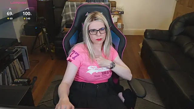 Snapshot of KelseyCobalt chatting on October 17, 2025, 6:21 pm KelseyCobalt online show from October 17, 2025, 6:21 pm