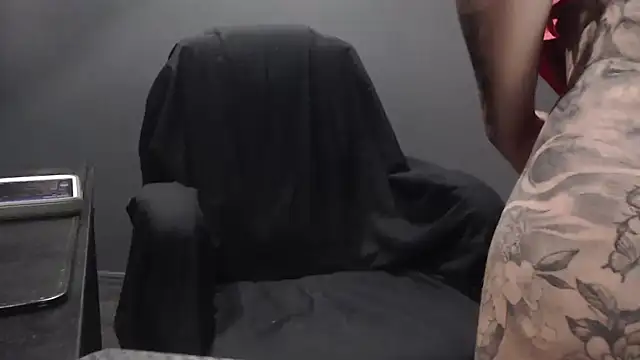 Snapshot of poisonivyx chatting on October 9, 2025, 12:44 am poisonivyx online show from October 9, 2025, 12:44 am