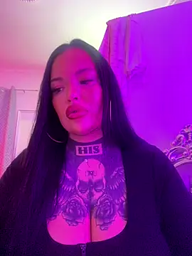 Snapshot of _MelinaCurves_ chatting on November 28, 2025, 10:21 pm MelinaCurves online show from November 28, 2025, 10:21 pm