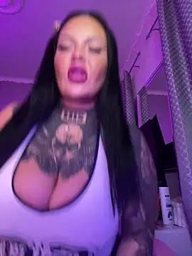  MelinaCurves  online show from April 28, 2026, 8:13 pm