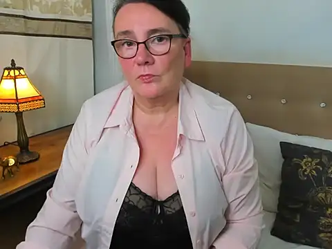 Snapshot of DorisDesire chatting on November 13, 2025, 9:30 pm DorisDesire online show from November 13, 2025, 9:30 pm