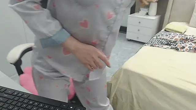 Snapshot of Hanako_love chatting on November 20, 2025, 3:45 pm Hanako love online show from November 20, 2025, 3:45 pm