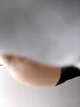 Snapshot of SissyG_ chatting on November 24, 2025, 1:22 pm SissyG online show from November 24, 2025, 1:22 pm