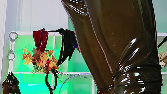 Snapshot of Ella__Kross chatting on November 2, 2025, 4:23 pm Ella Kross online show from November 2, 2025, 4:23 pm