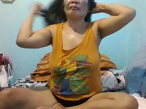 Snapshot of sexylizzy4u chatting on June 26, 2026, 2:39 am sexylizzy4u online show from June 26, 2026, 2:39 am
