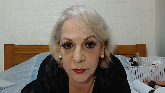 Snapshot of awild_kitten chatting on October 28, 2025, 9:08 am awild kitten online show from October 28, 2025, 9:08 am