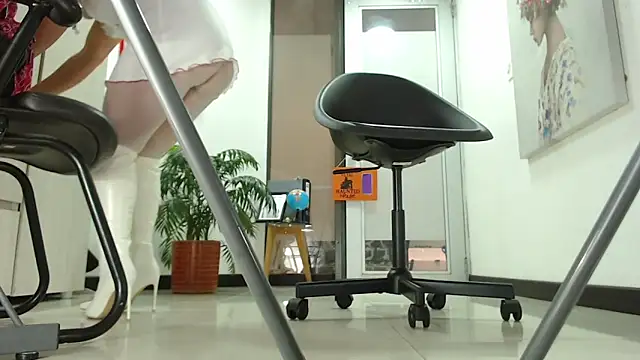 carieBelle1 online show from October 31, 2025, 1:41 pm