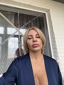 Snapshot of Hotnessi chatting on October 25, 2025, 6:45 am Hotnessi online show from October 25, 2025, 6:45 am