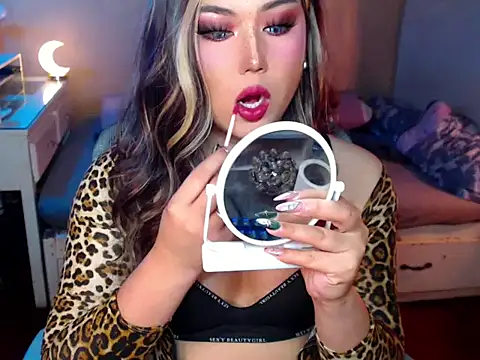 HOTnWILDalice online show from October 24, 2025, 1:04 am