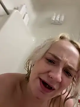 SugarTits199869 online show from April 13, 2026, 3:32 am