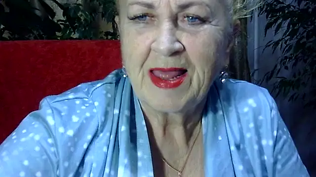 Snapshot of Emma52610 chatting on November 8, 2025, 11:47 am Emma52610 online show from November 8, 2025, 11:47 am