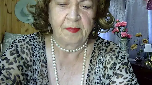Emma52610 online show from June 18, 2026, 5:50 am