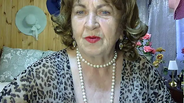 Emma52610 online show from June 18, 2026, 11:37 am