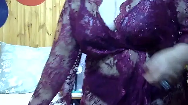 Snapshot of Emma52610 chatting on October 16, 2025, 4:43 am Emma52610 online show from October 16, 2025, 4:43 am