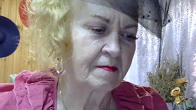 Snapshot of Emma52610 chatting on October 21, 2025, 11:31 am Emma52610 online show from October 21, 2025, 11:31 am