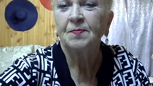 Snapshot of Emma52610 chatting on October 13, 2025, 5:25 pm Emma52610 online show from October 13, 2025, 5:25 pm