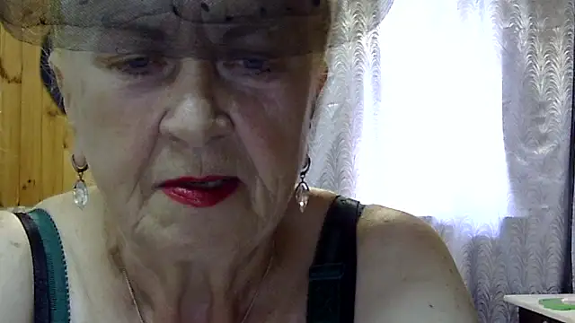 Snapshot of Emma52610 chatting on September 12, 2025, 11:10 am Emma52610 online show from September 12, 2025, 11:10 am