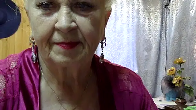 Snapshot of Emma52610 chatting on October 3, 2025, 6:26 am Emma52610 online show from October 3, 2025, 6:26 am