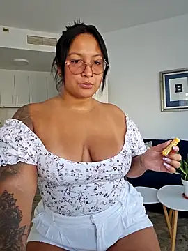 Snapshot of DannaaMeliza chatting on September 23, 2025, 9:05 am DannaaMeliza online show from September 23, 2025, 9:05 am