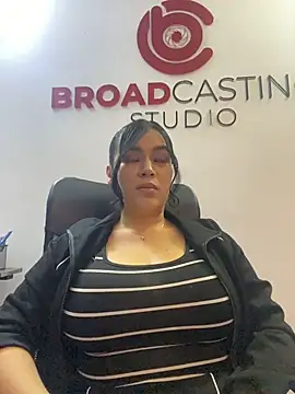 Lia Simons online show from April 25, 2026, 3:09 am