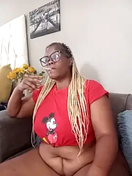 Snapshot of SQUITBOOTY chatting on December 4, 2025, 7:51 am SQUITBOOTY online show from December 4, 2025, 7:51 am