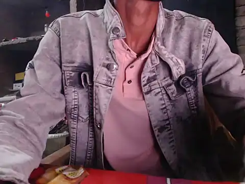Snapshot of ThethunderPo chatting on February 18, 2025, 3:10 pm ThethunderPo online show from February 18, 2025, 3:10 pm