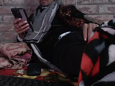 Snapshot of ThethunderPo chatting on January 30, 2025, 1:44 am ThethunderPo online show from January 30, 2025, 1:44 am