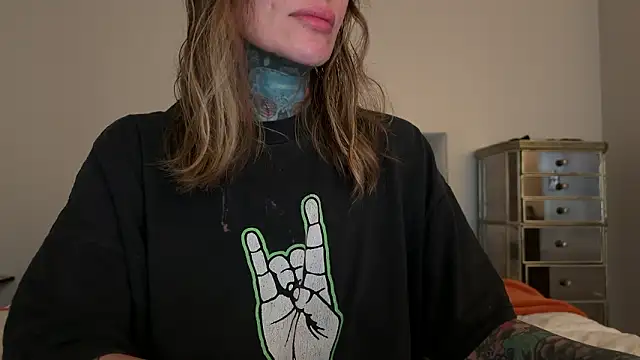 Snapshot of airgeadx chatting on March 17, 2026, 10:57 pm airgeadx online show from March 17, 2026, 10:57 pm