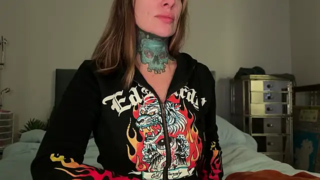 Snapshot of airgeadx chatting on March 4, 2026, 11:34 pm airgeadx online show from March 4, 2026, 11:34 pm