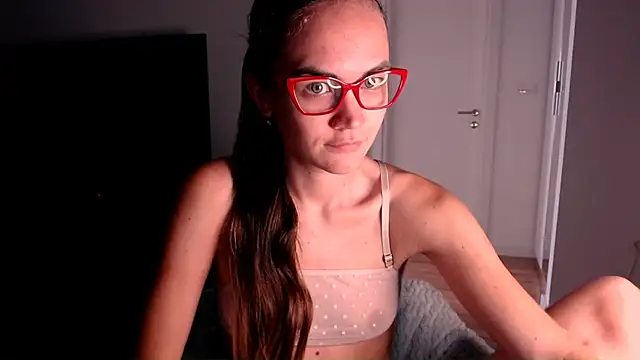 Snapshot of EvelynGG chatting on July 3, 2026, 9:05 am EvelynGG online show from July 3, 2026, 9:05 am