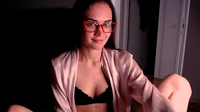 EvelynGG online show from March 4, 2026, 11:40 am