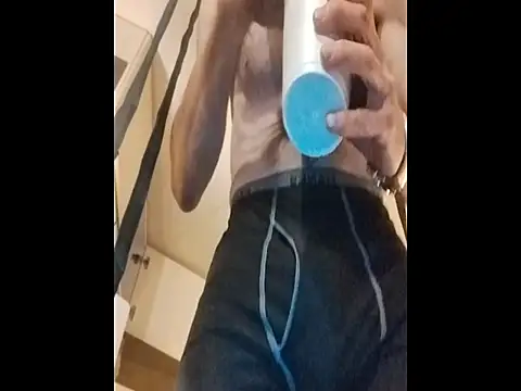 ROBERT0516 online show from April 25, 2026, 8:39 pm