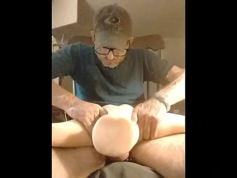 ROBERT0516 online show from December 3, 2025, 8:03 am