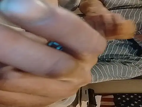 ROBERT0516 online show from May 4, 2026, 12:41 pm