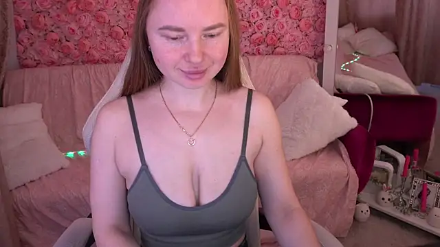 Snapshot of MiaRedFox chatting on March 6, 2026, 6:41 am MiaRedFox online show from March 6, 2026, 6:41 am