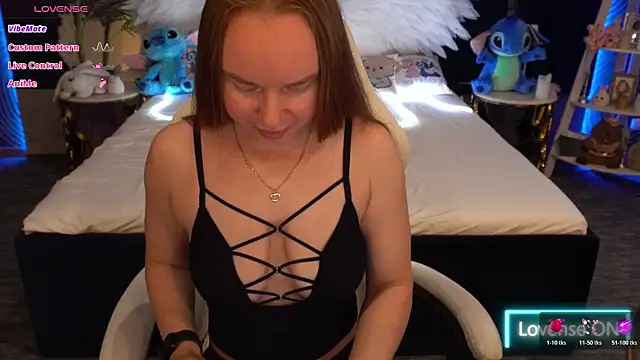 MiaRedFox online show from October 28, 2025, 6:45 am