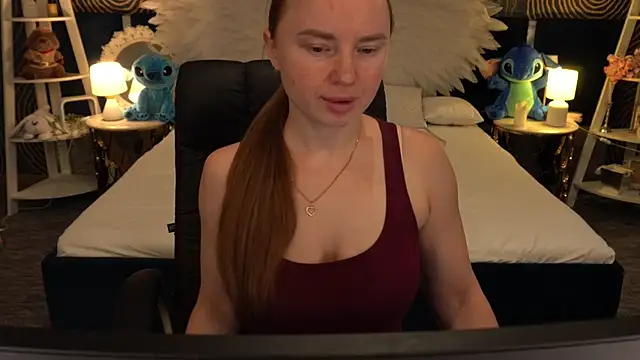 MiaRedFox online show from November 15, 2025, 1:15 pm