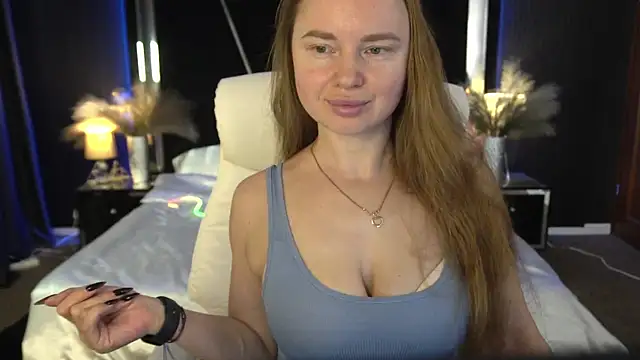 MiaRedFox online show from December 2, 2025, 6:37 am